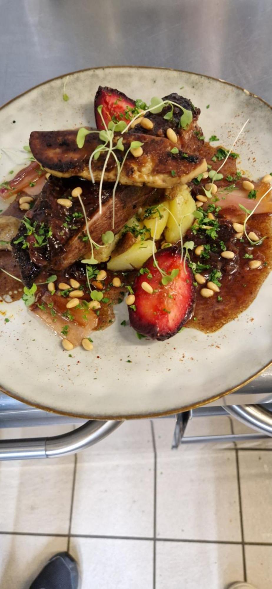 Chateau D'Arance Hotel Restaurant Espace Bien-Etre Cette-Eygun エクステリア 写真
