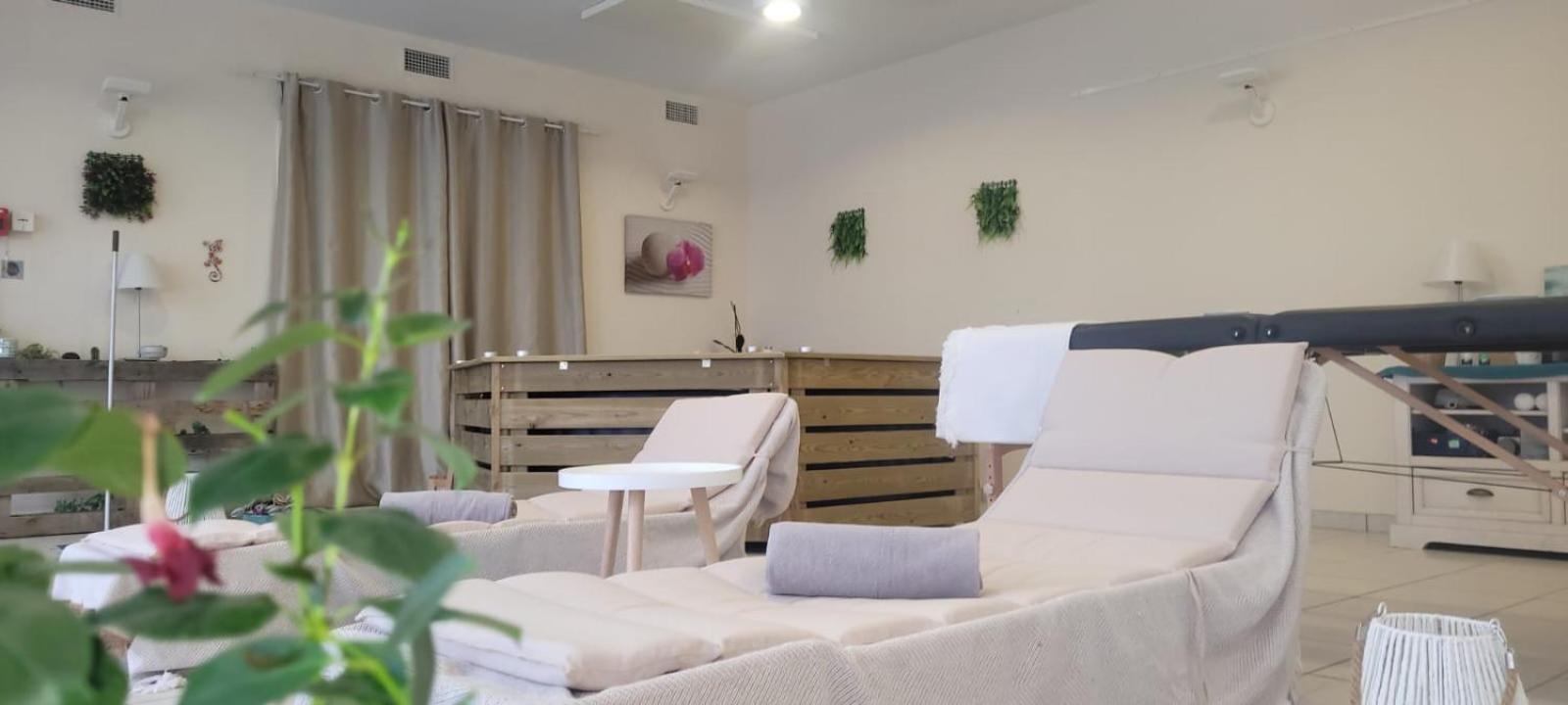 Chateau D'Arance Hotel Restaurant Espace Bien-Etre Cette-Eygun エクステリア 写真